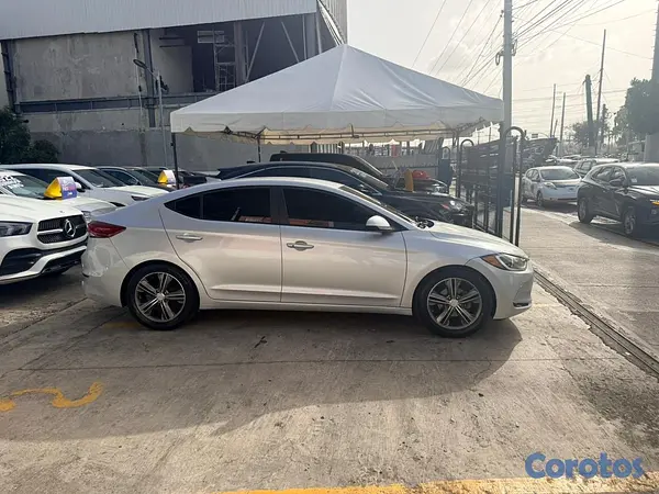 carros - Hyundai Elantra 2017 8