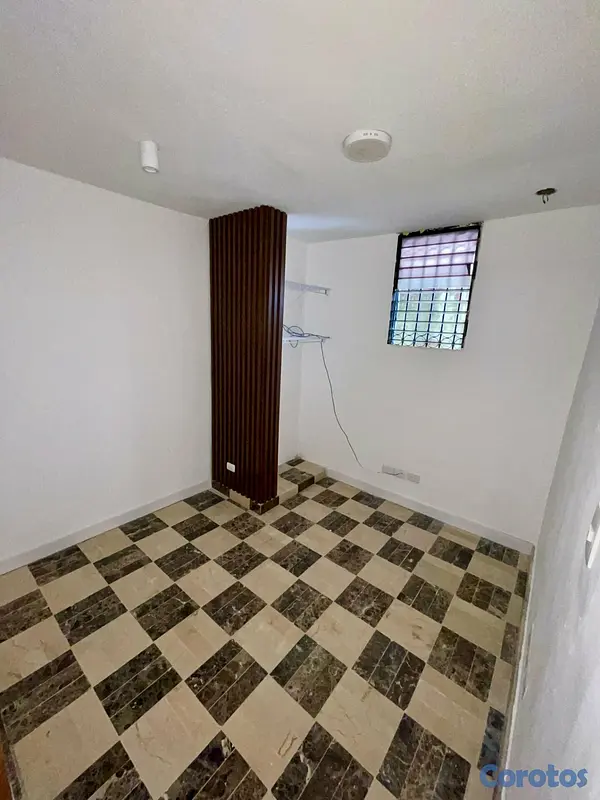 oficinas y locales comerciales - SE ALQUILA LOCAL COMERCIAL – EVARISTO MORALES 4
