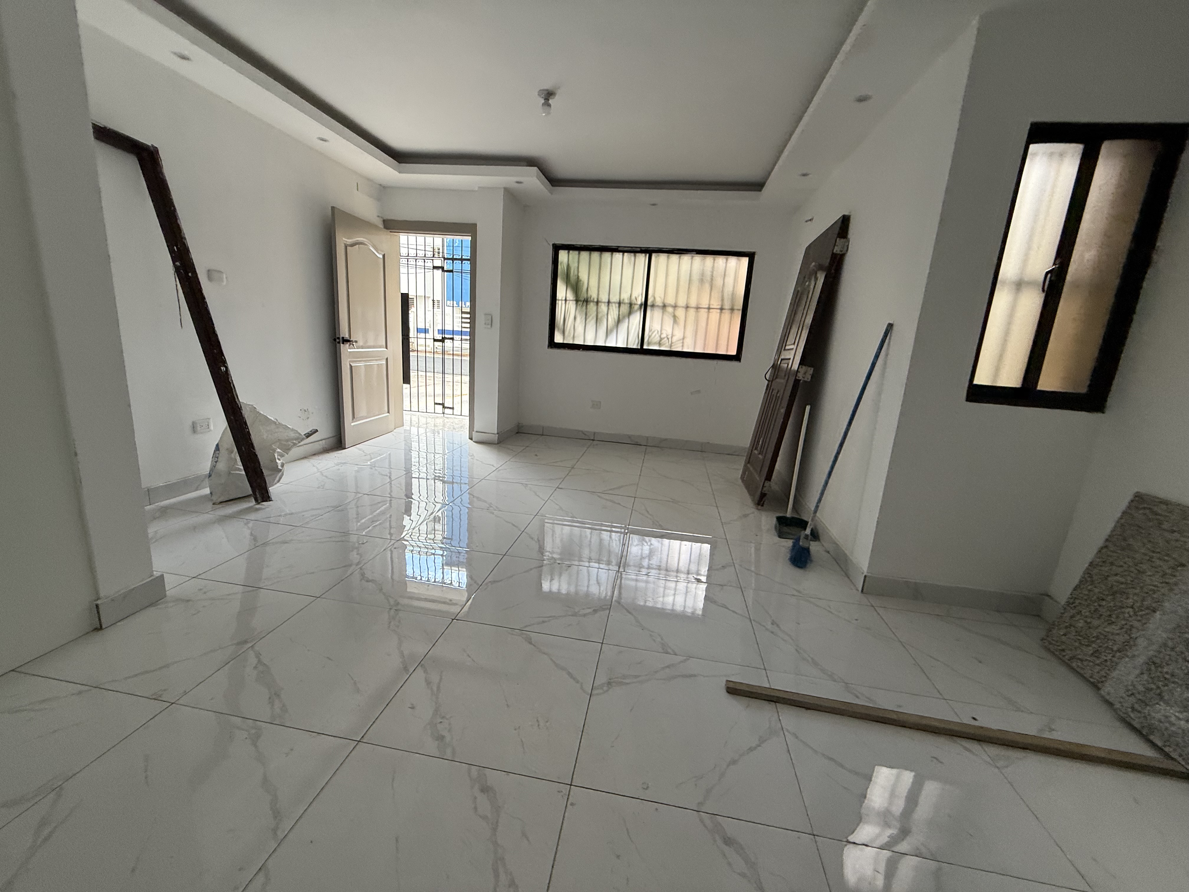 apartamentos - Vendo independencia klm 7 primer nivel 70 mtrs una 0