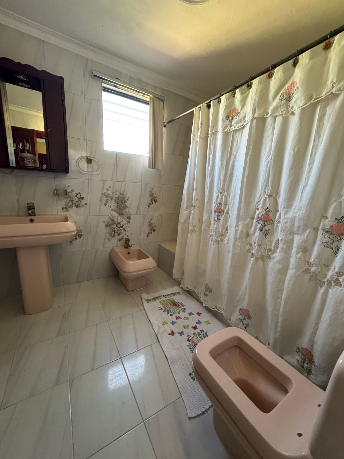 casas - ALQUILO Casa Ideal Para Negocio En Arroyo Hondo 2do DE 3 Niveles
CODIGO: PD449 9