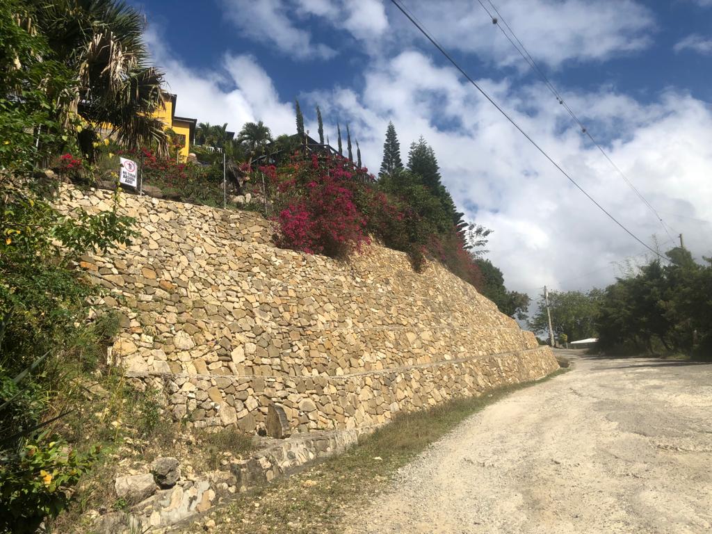 casas - Casa de 3 Niveles en LA URB. ALTOS DE GURABO, con la mejor Vista del Santiago y  9