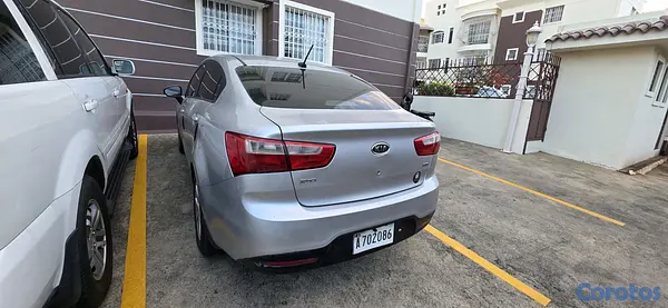 carros - kia rio 2012 4
