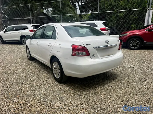 carros - Toyota yaris 2011 3
