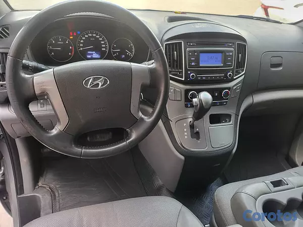 jeepetas y camionetas - HYUNDAI GRAND STAREX 2020 GRIS 10
