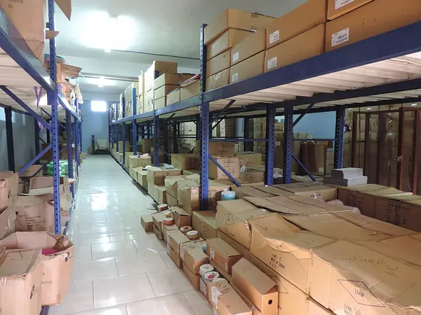 oficinas y locales comerciales - Edificio  comercial 6 niveles en la Julia 
 4