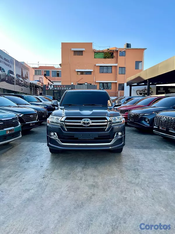 jeepetas y camionetas - Toyota Land Cruiser VXR 2020 3