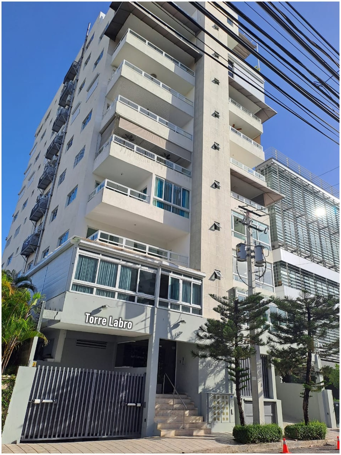 apartamentos - Apto en El Vergel, Torre Labro 180 Mts2, 3 HABS, 3er. Nivel, con sus comodidades 0
