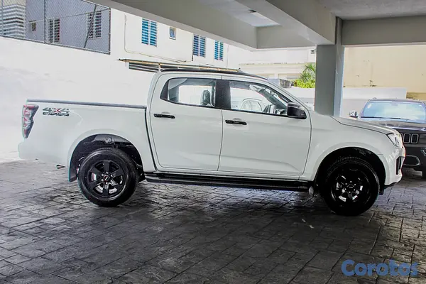 jeepetas y camionetas - Isuzu Dmax LSE 2027 5