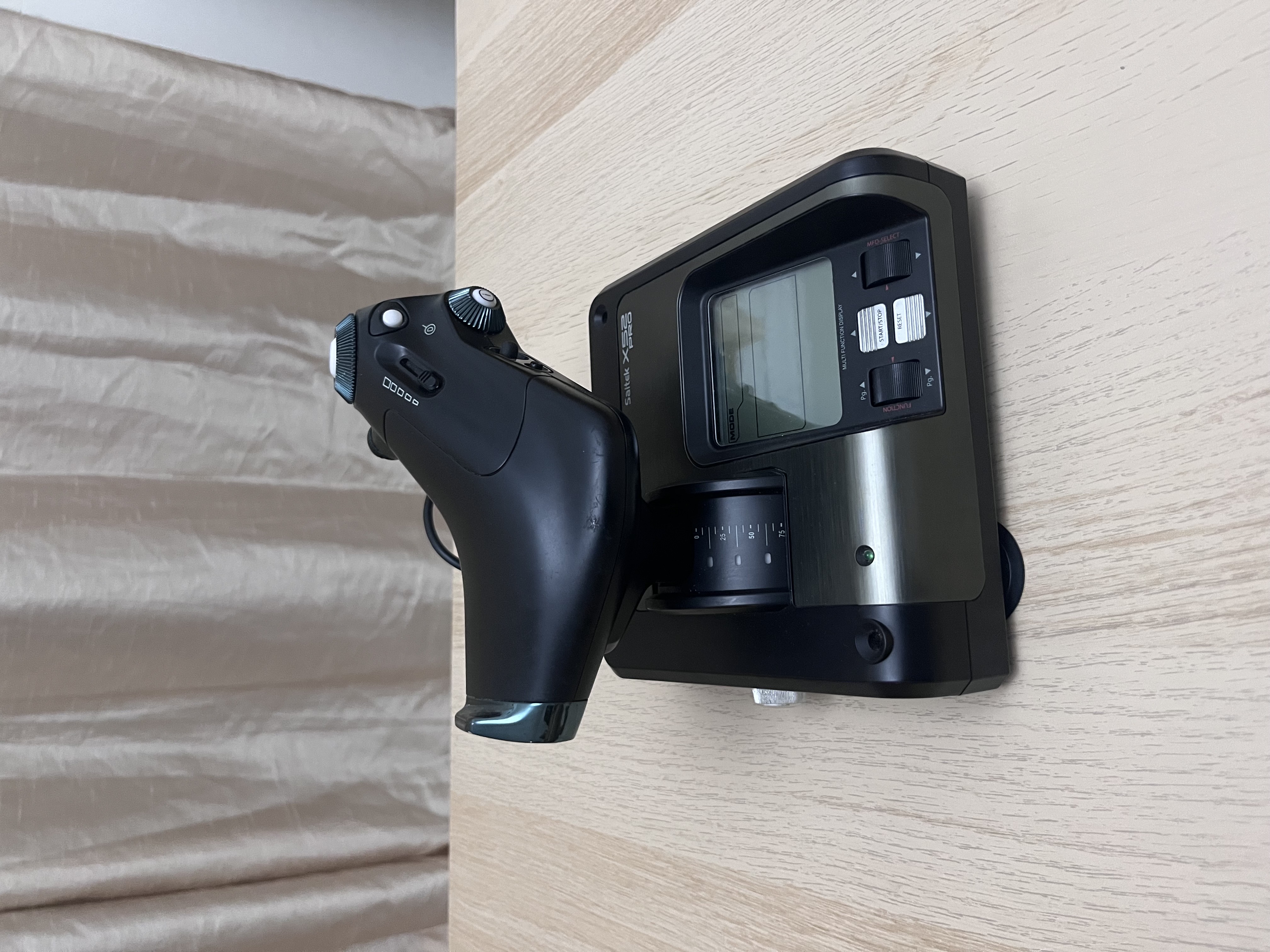 consolas y videojuegos - Joystick de Vuelo Saitek X52 PRO $8,000 1