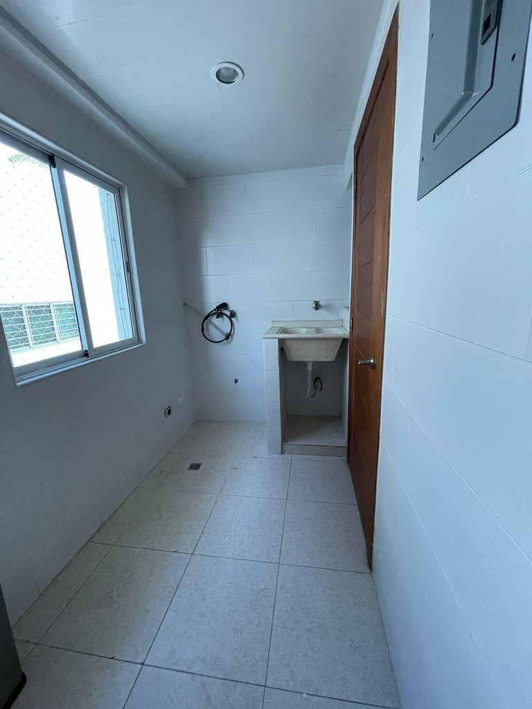 apartamentos - Apartamento en Alquiler Renacimiento de Tres Habitaciones 8