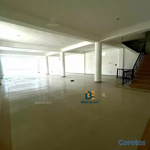 oficinas y locales comerciales - DE VENTA Amplio LOCAL COMERCIAL de Dos Niveles 📍EN 6