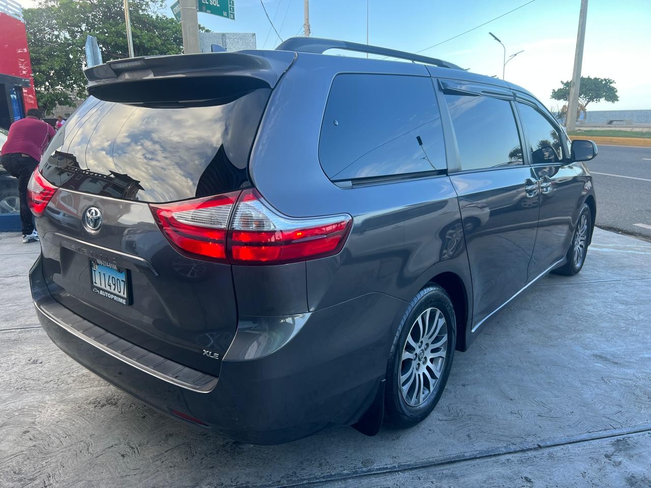 jeepetas y camionetas - Toyota Sienna XLE 2018 7