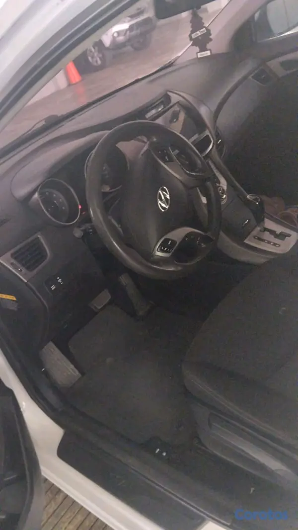 carros - Hyundai Elantra 2011 RD$430,000 8