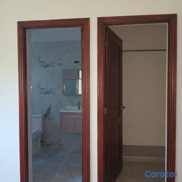 apartamentos - Amplio Apartamento Remodelado Cerca de la 27 de Fe 6