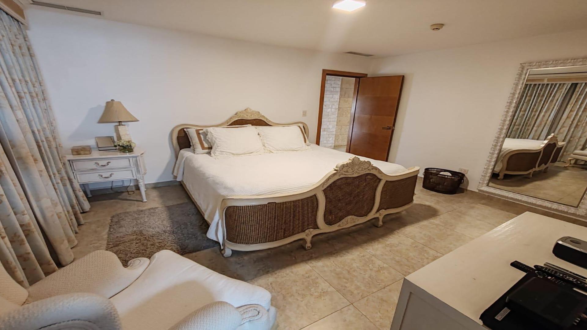 apartamentos - Apartamento en Juan Dolio, primera linea de playa, en venta 1