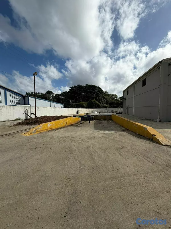 oficinas y locales comerciales - 🚨 ¡OPORTUNIDAD INDUSTRIAL EN SAN ISIDRO! 🚨 Nave en 6