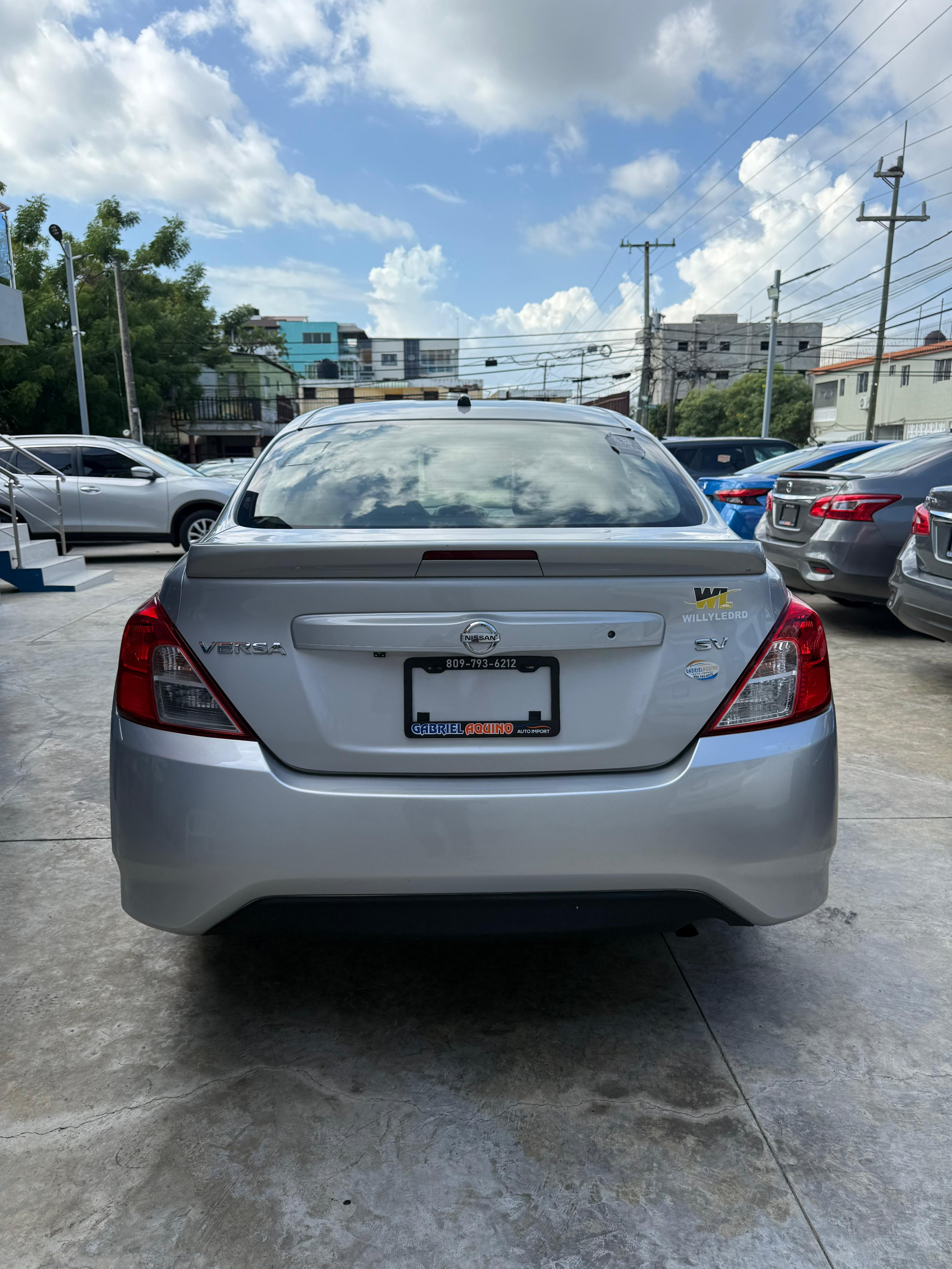 carros - nissan versa sv 8