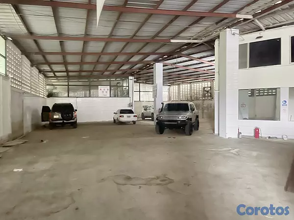 oficinas y locales comerciales - Nave en Engombe  4