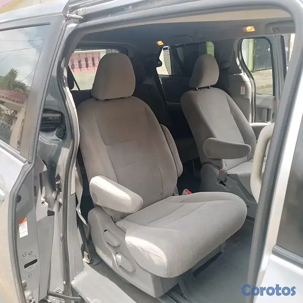 otros vehiculos - Toyota sienna 2017 4x4  6