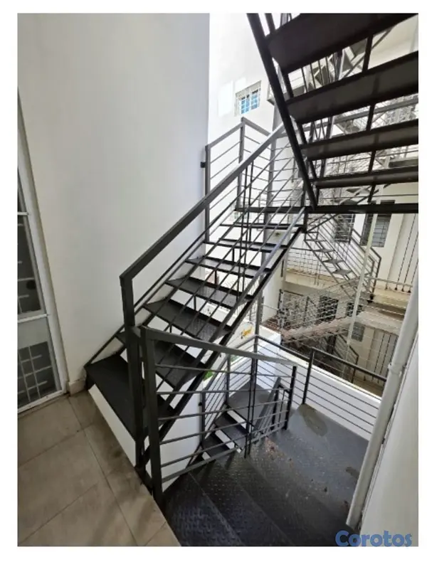 apartamentos - Se vende amplio apartamento 2do nivel, zona céntrica y de fácil acceso.  11