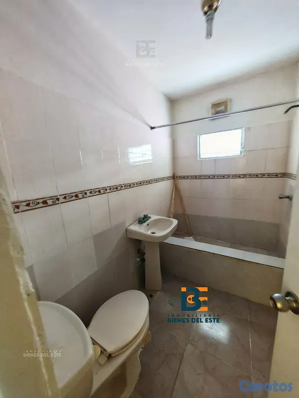 casas - Se Vende Casa de Tres Habitaciones en el Juan Pabl 6