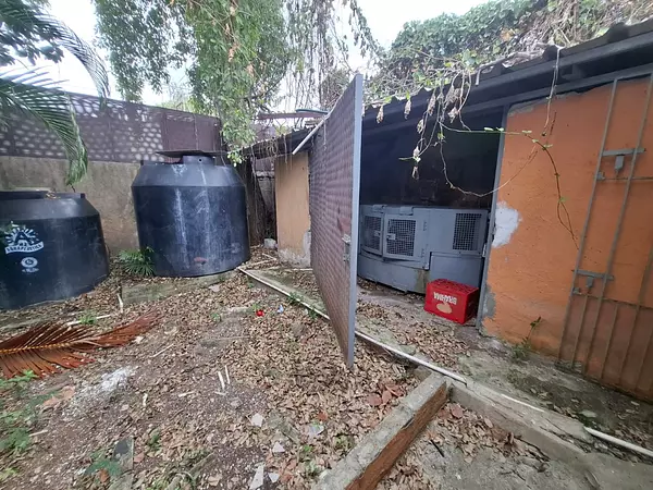 casas - Vendo casa Comercial en Costa Azul 8