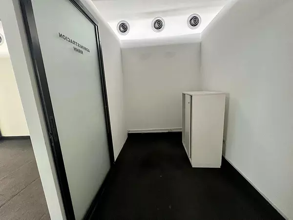 oficinas y locales comerciales - 🔵Alquilo Local 255 mts  2do piso en Paraiso  3