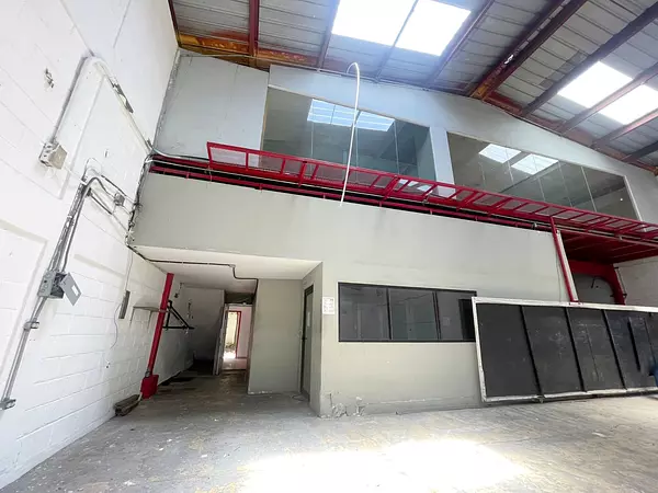 oficinas y locales comerciales - Alquiler nave céntrica en los Rios 2