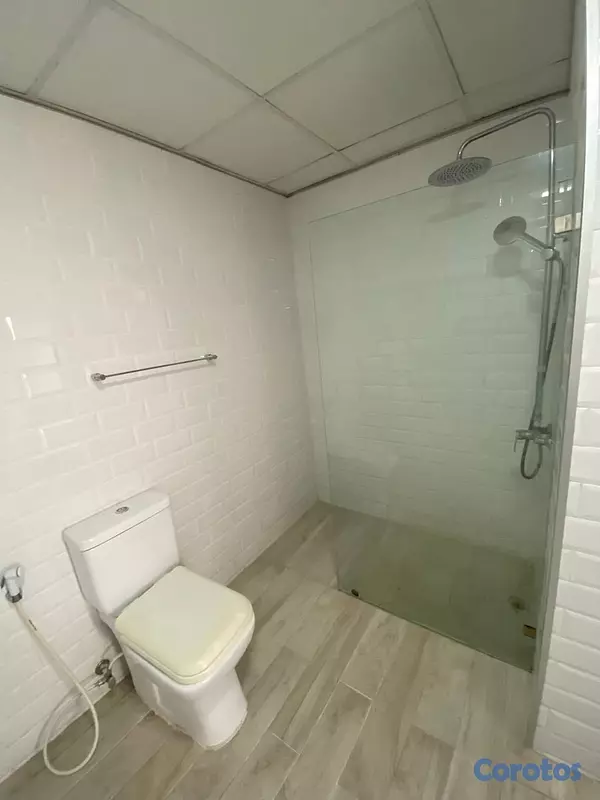 apartamentos - vendo primer nivel en el millón tres habitaciones dos baños parqueo servicio  15