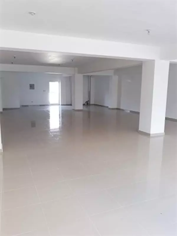 oficinas y locales comerciales - Local en los Cacicazgos 300 m 5