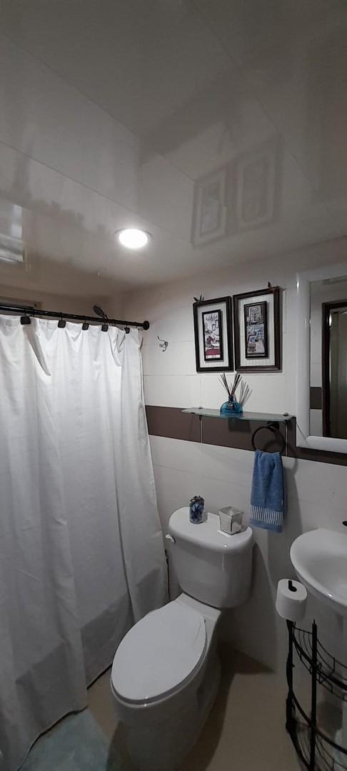 casas - Apartamento con terraza 4to piso en los Prados 
 6