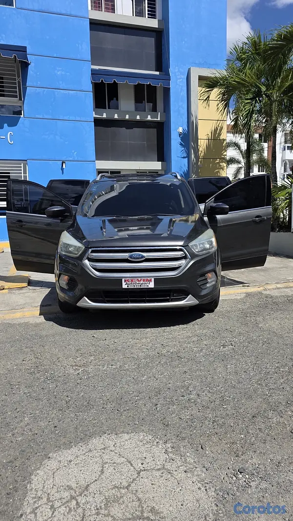 jeepetas y camionetas - Ford Escape SE 2017 Económica Nítida🔥

 3