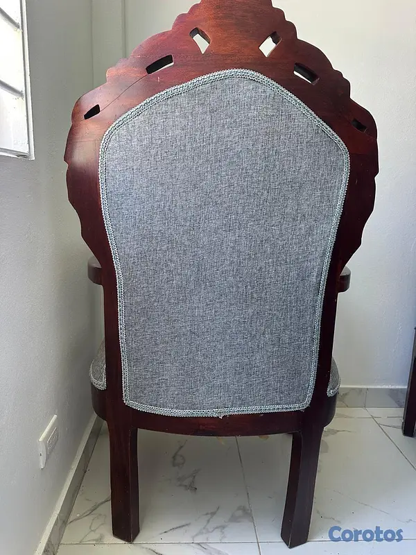 muebles y colchones - Butacas elegantes de caoba y  forrada en tela gris 2