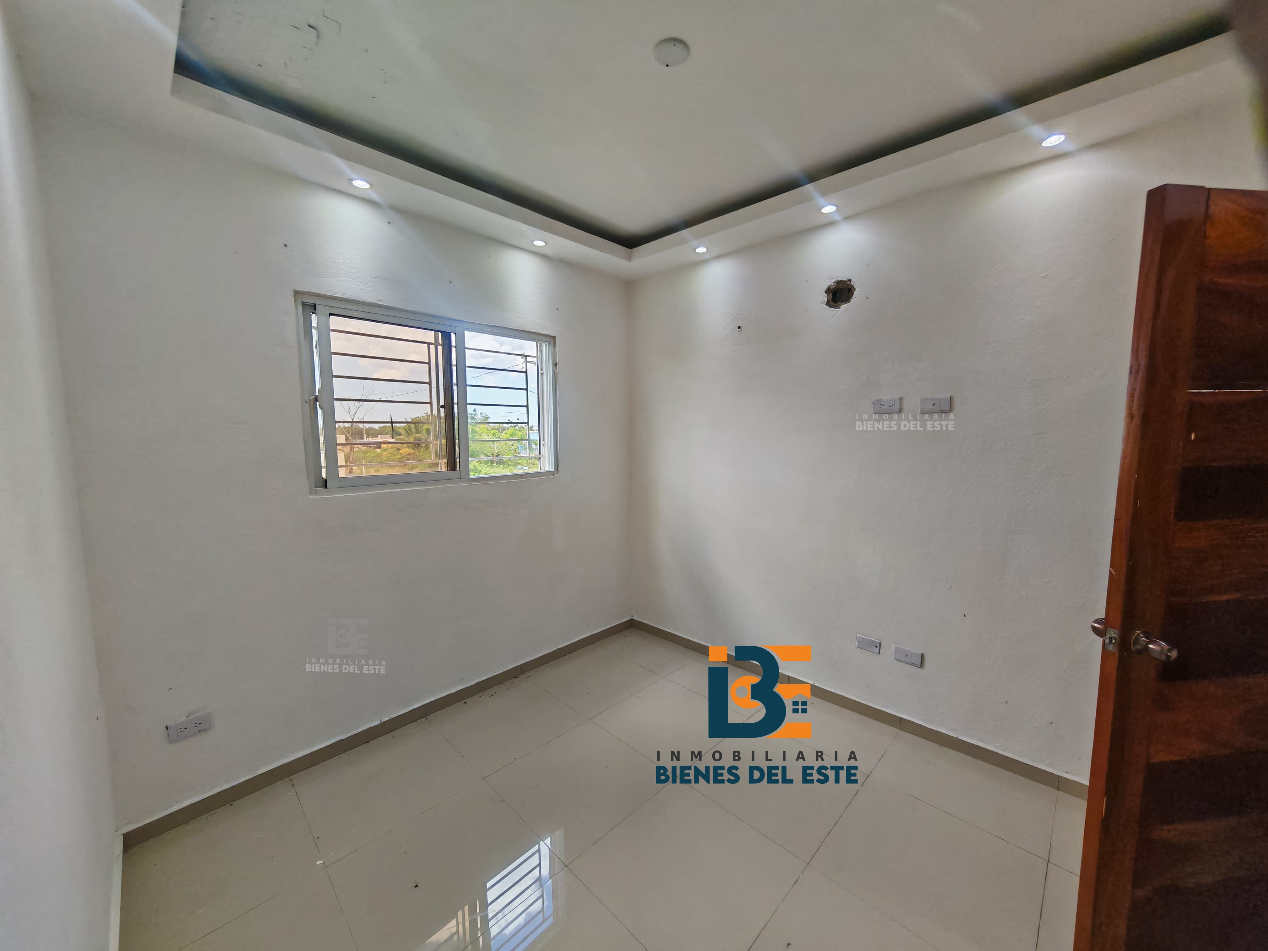 apartamentos - Se Alquila Esta Hermosa Casa de Dos Niveles. 6