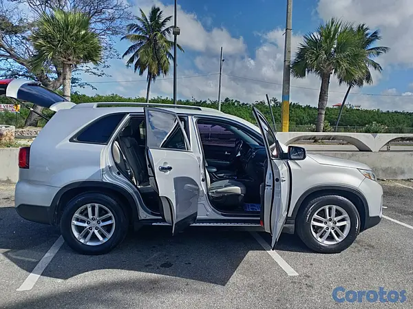 jeepetas y camionetas - KIA SORENTO LX LIGERAMENTE NEGOCIABLEContacto.Yvette Reyes  3
