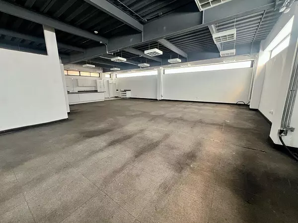 oficinas y locales comerciales - 🔵Alquilo Local 255 mts  2do piso en Paraiso  4
