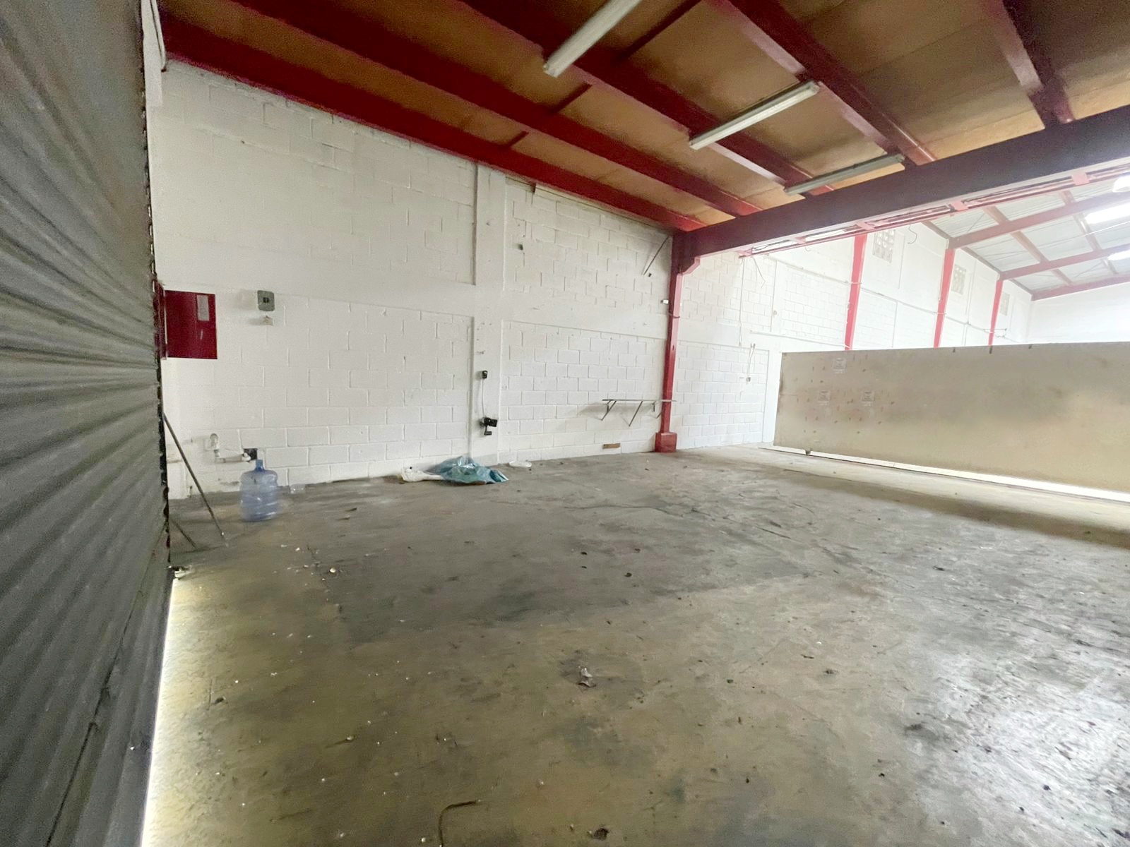 oficinas y locales comerciales - Alquiler nave céntrica en los Rios 2