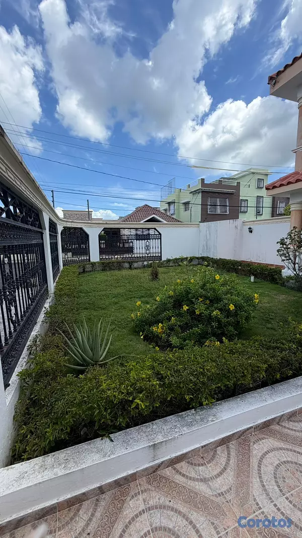 casas - Exclusiva Residencia en Baní | Piscina, Jardines y Amplios Espacios 11