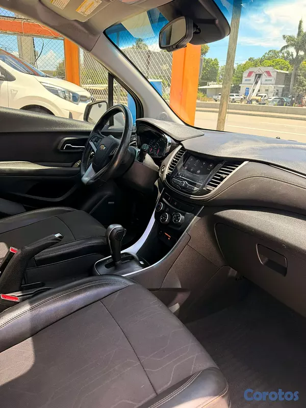 jeepetas y camionetas - • 2020 Chevrolet Trax LT
 2