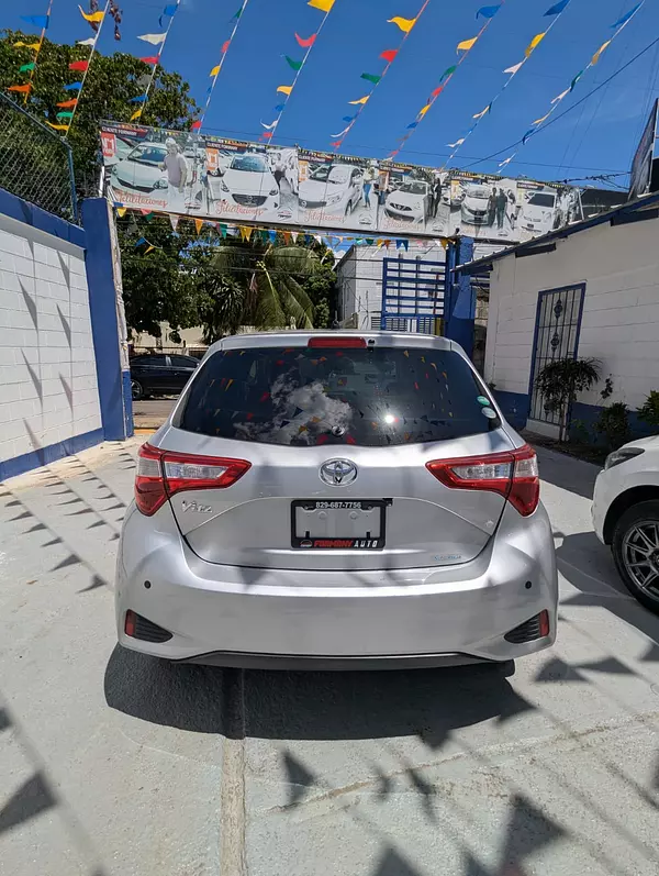carros - TOYOTA VITZ 5