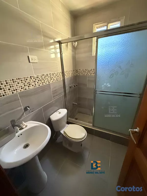 casas - DE VENTA casa de dos niveles con (4) habitaciones  10