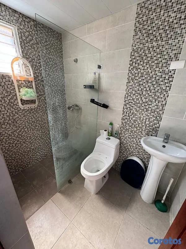 apartamentos - venta de apartamento 2do nivel con 2 parqueos en vista hermosa Santo Domingo  10