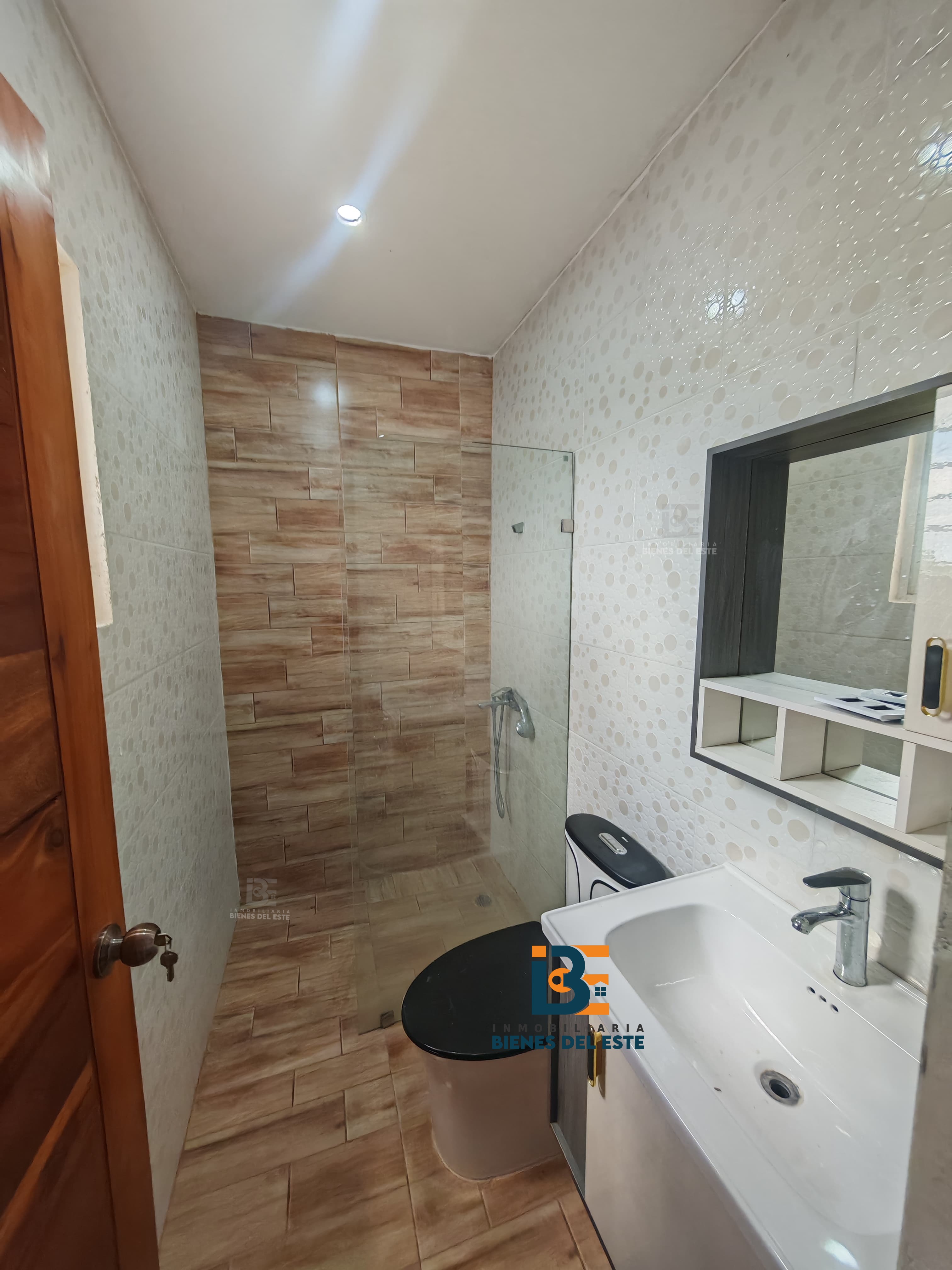 apartamentos - Se Alquila Esta Hermosa Casa de Dos Niveles. 7