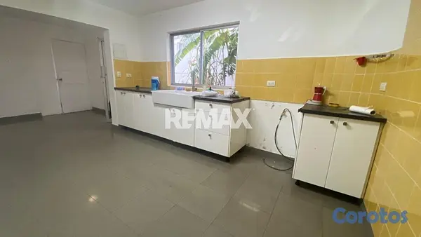 oficinas y locales comerciales - Local comercial de 500mt2 en alquiler en Julieta M 5