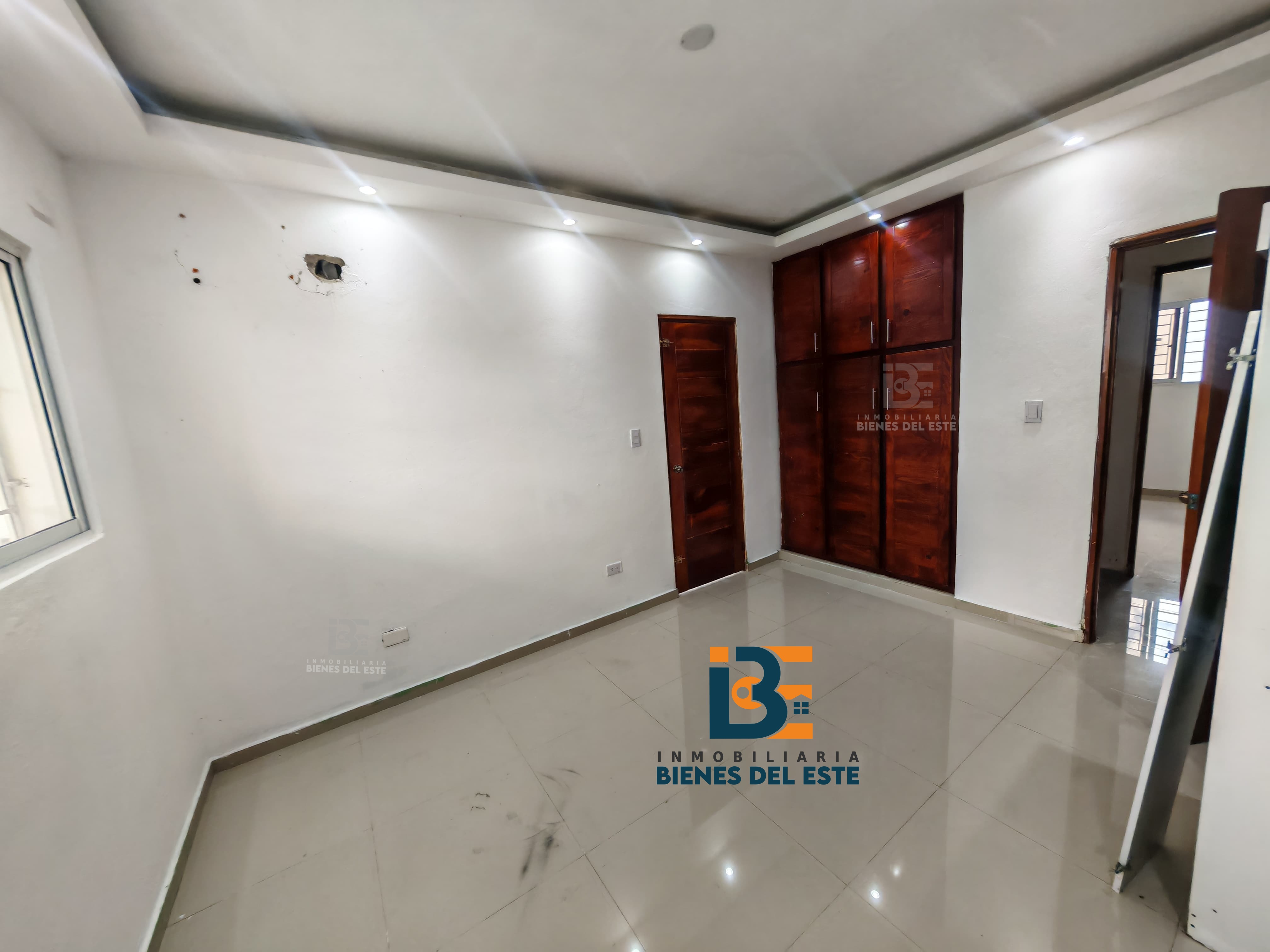 apartamentos - Se Alquila Esta Hermosa Casa de Dos Niveles. 8