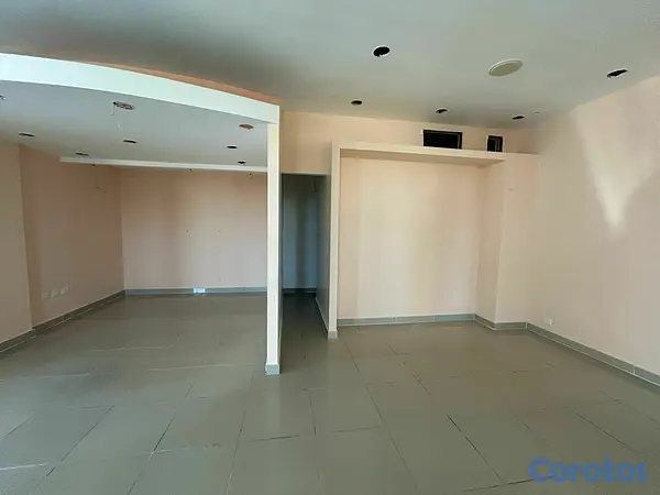 oficinas y locales comerciales - LOCAL EN ALQUILER PRIMER NIVEL - PLAZA COMERCIAL. 2