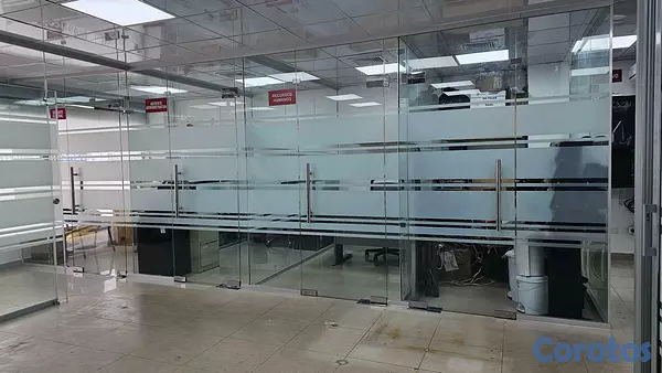 oficinas y locales comerciales - ALQUILO OFICINA AMUEBLADA EN LA AV. ISABEL AGUIAR 4