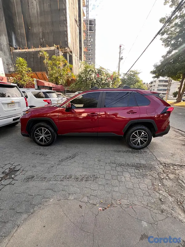 jeepetas y camionetas - Toyota RAV4 LE AWD 2020 3