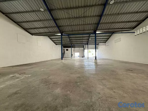 oficinas y locales comerciales - Local tipo nave Industrial en la Autopista de San  5