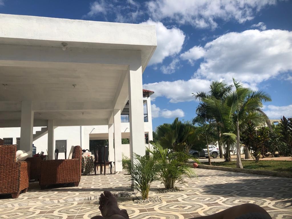casas vacacionales y villas - Villa en venta con 3 edificaciones en Juan dolio 4